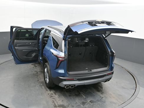 Used 2025 Chevrolet Traverse LT image 44