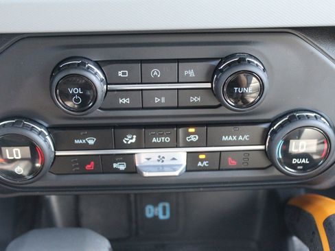 Used 2023 Ford Bronco Badlands w/ Sasquatch Package AWD/4WD image 37