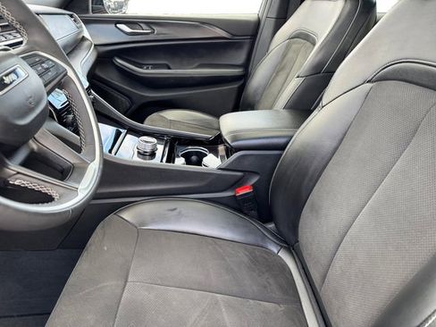 Used 2023 Jeep Grand Cherokee Altitude image 11