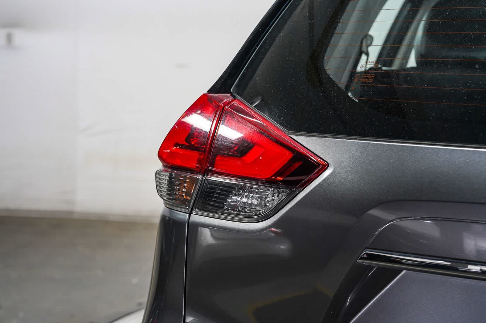Used 2018 Nissan Rogue S FWD image 11