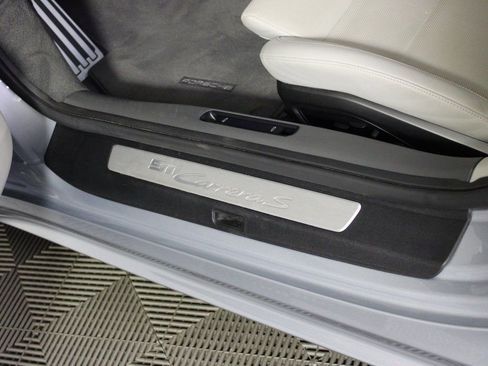 Certified 2022 Porsche 911 Carrera S image 18
