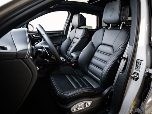 New 2026 Porsche Macan S AWD/4WD image 5