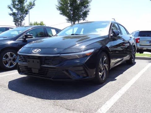 Used 2024 Hyundai Elantra SEL w/ Convenience Package FWD image 1