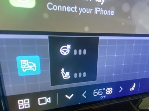 Used 2025 Volvo XC60 B5 Core image 25