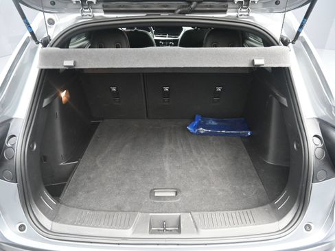 Used 2025 Chevrolet Trax RS w/ Sunroof Package FWD image 28