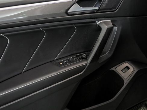 Certified 2024 Volkswagen Tiguan SE R-Line image 8