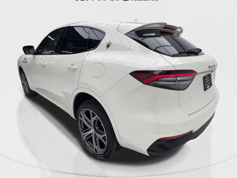 Used 2022 Maserati Levante Modena image 10