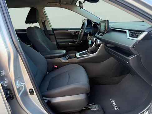 Used 2021 Toyota RAV4 LE image 29