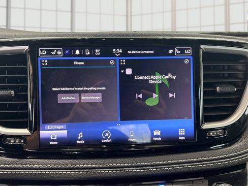 Used 2024 Chrysler Pacifica Touring-L AWD/4WD image 34