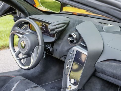Used 2026 McLaren 750S Spider RWD image 33