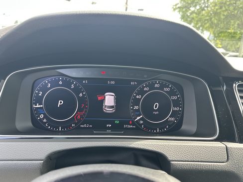 Used 2018 Volkswagen Golf R 4-Door AWD/4WD image 29
