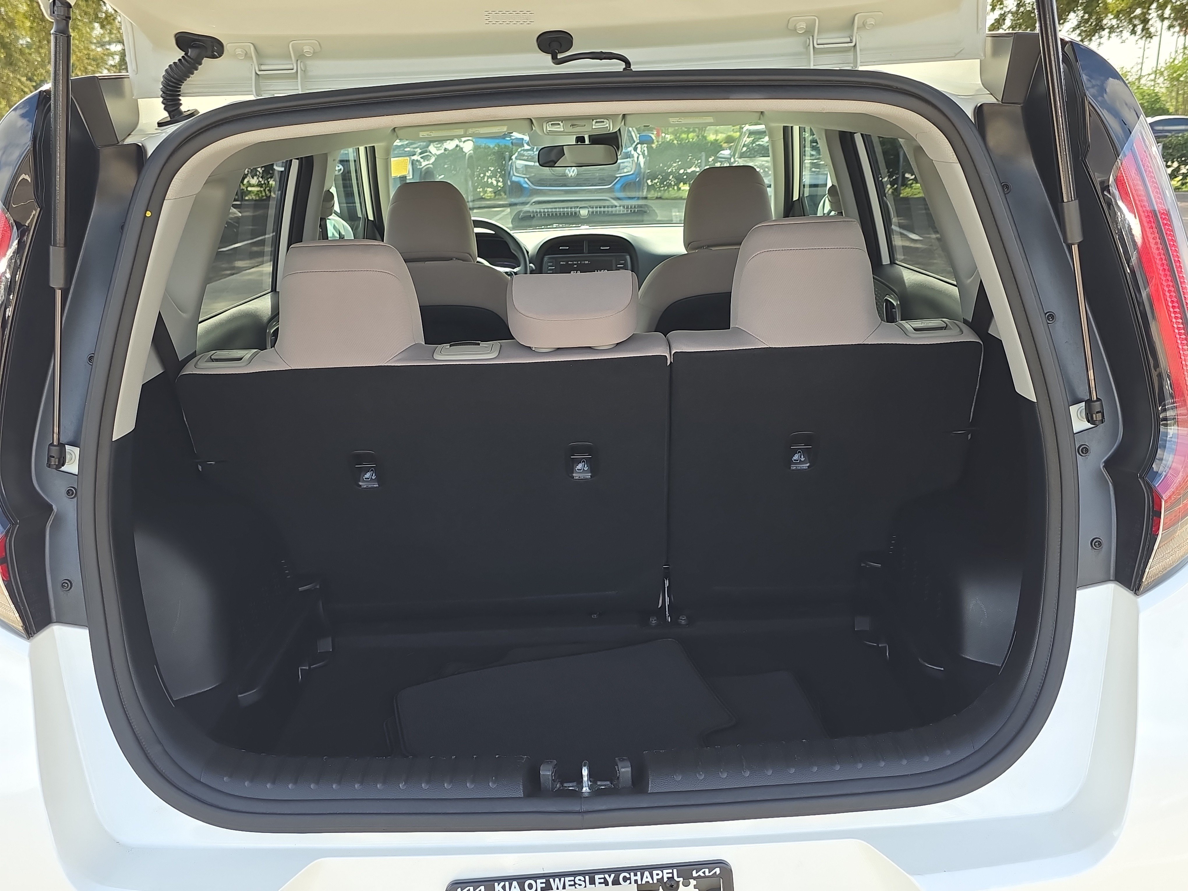 Certified 2025 Kia Soul LX w/ LX Technology Package FWD image 10