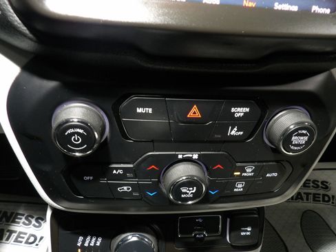 Used 2021 Jeep Renegade Limited w/ Sun & Sound Group image 21