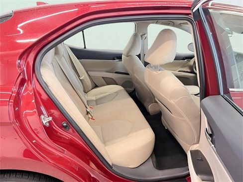 Used 2021 Toyota Camry LE image 9