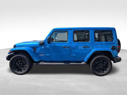 Used 2022 Jeep Wrangler Unlimited Sahara AWD/4WD image 5