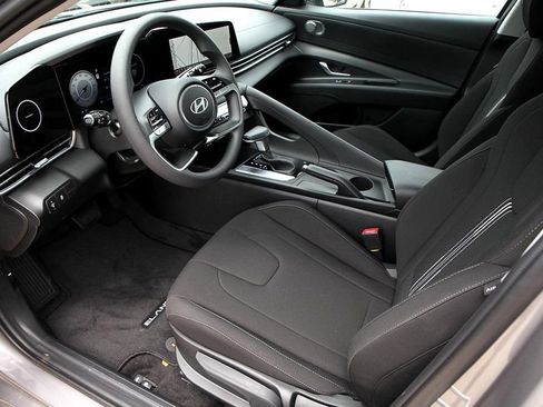 Used 2024 Hyundai Elantra SEL image 10