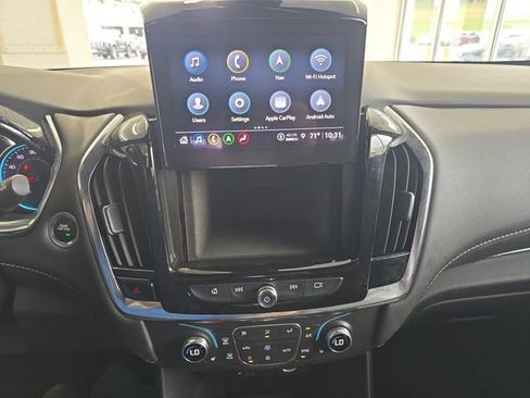 Used 2023 Chevrolet Traverse LT w/ LT Premium Package AWD/4WD image 18