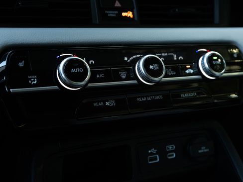 Certified 2025 Honda Pilot Touring image 34