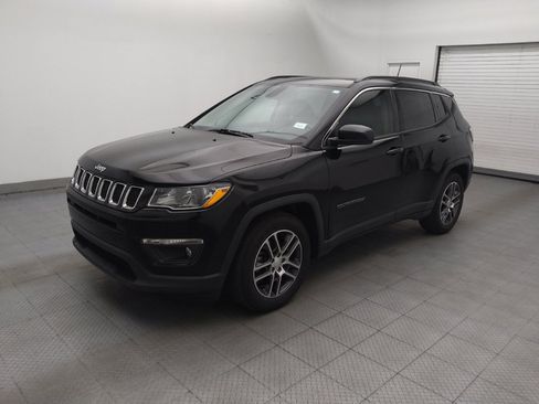 Used 2019 Jeep Compass Latitude w/ Popular Equipment Group FWD image 2