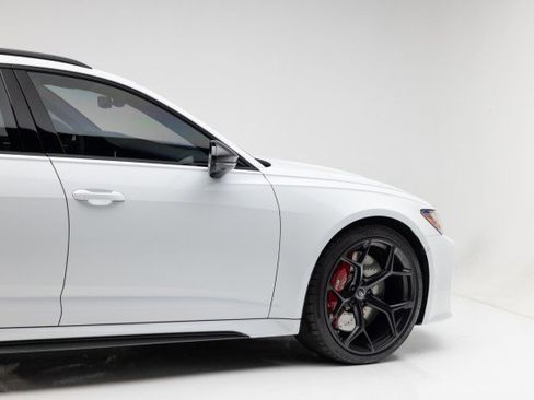 Used 2024 Audi RS 6 performance w/ Matte Carbon Package image 31