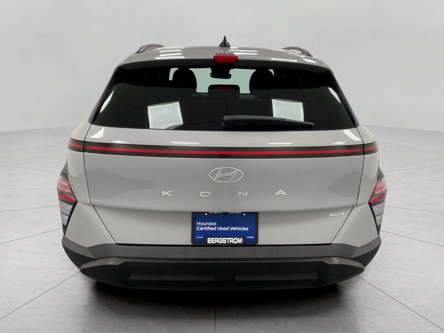 Certified 2024 Hyundai Kona SEL AWD/4WD image 4