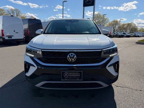Used 2023 Volkswagen Taos SE w/ Black Wheel Package AWD/4WD image 2