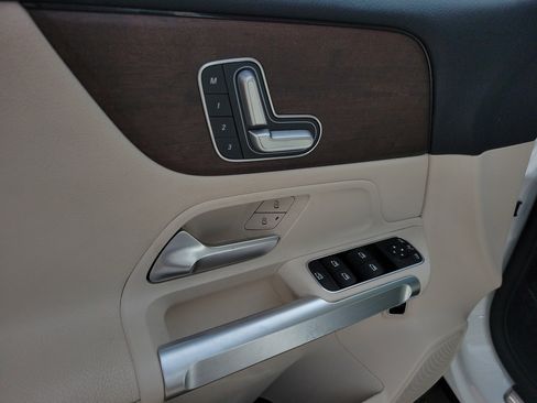 Certified 2022 Mercedes-Benz GLB 250 image 20