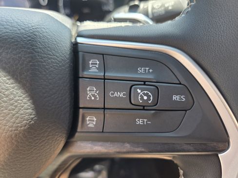 Used 2024 Jeep Grand Cherokee L Limited w/ Luxury Tech Group II AWD/4WD image 29