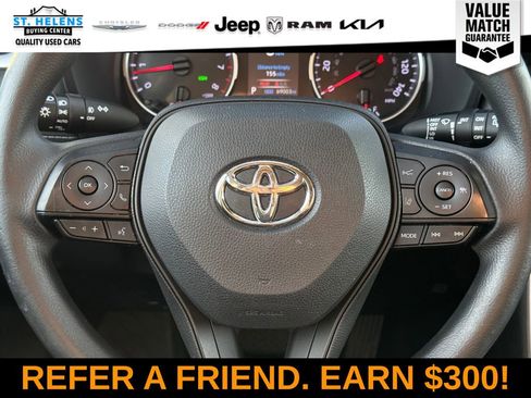 Used 2021 Toyota RAV4 XLE AWD/4WD image 24