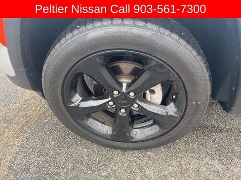 Used 2023 Jeep Grand Cherokee Altitude image 9