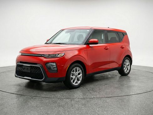 Used 2025 Kia Soul LX w/ LX Technology Package FWD image 3
