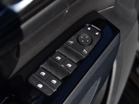 Certified 2025 Nissan Pathfinder SL w/ SL Premium Package image 9