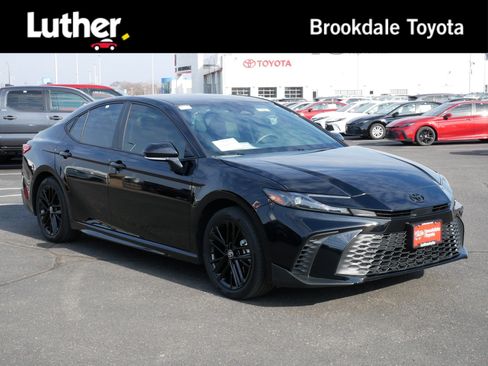 Certified 2025 Toyota Camry SE w/ Convenience Package image 1