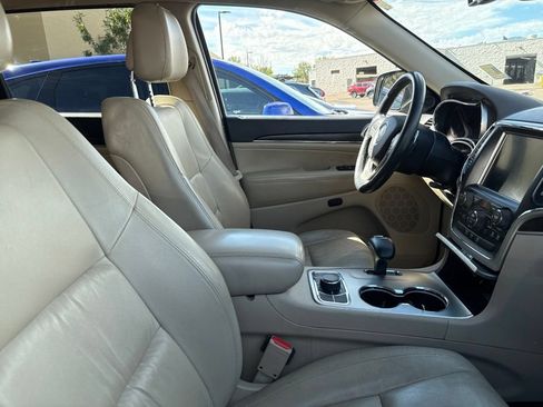 Used 2014 Jeep Grand Cherokee Limited w/ Trailer Tow Group IV AWD/4WD image 3
