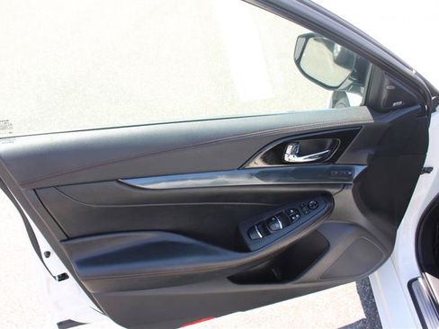 Used 2023 Nissan Maxima SR w/ Sport Mat Group FWD image 11