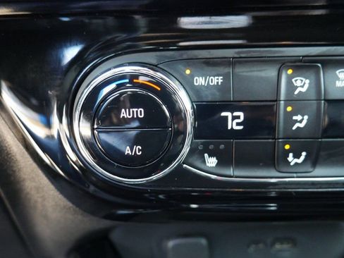 Used 2025 Chevrolet Trax RS image 19