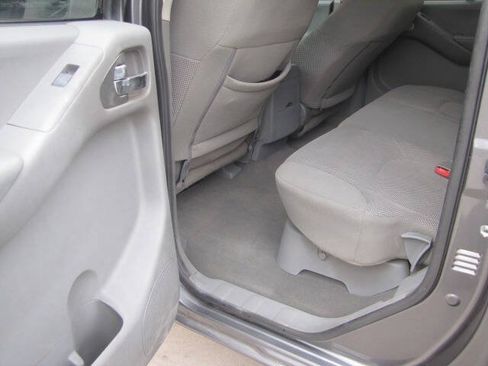 Used 2018 Nissan Frontier SV RWD image 13
