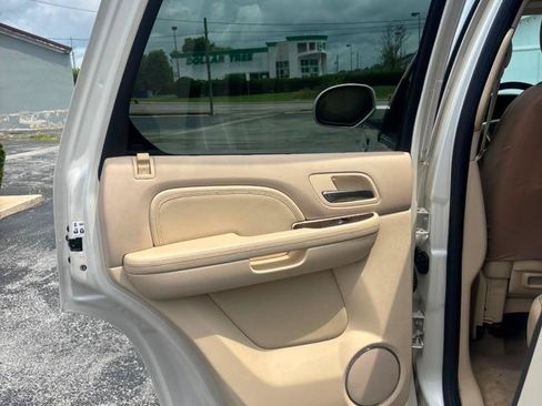 Used 2007 Cadillac Escalade AWD w/ Information Package image 22