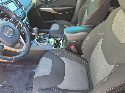 Used 2018 Jeep Cherokee Latitude w/ Cold Weather Group image 15