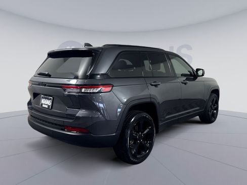 Used 2023 Jeep Grand Cherokee Altitude AWD/4WD image 7