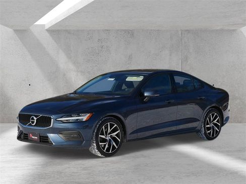 Used 2019 Volvo S60 T6 Momentum w/ Premium Package image 6