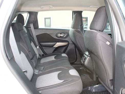 Used 2017 Jeep Cherokee Sport w/ Cold Weather Group image 66