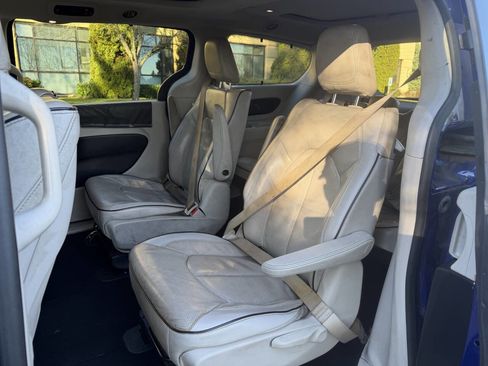 Used 2018 Chrysler Pacifica Limited w/ Advanced Safetytec Group image 16