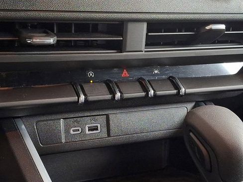 Used 2025 Chevrolet Colorado W/T w/ WT Convenience Package II RWD image 15