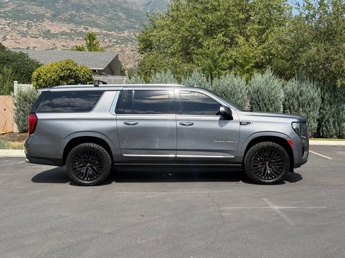 Used 2021 GMC Yukon XL Denali w/ Denali Premium Package AWD/4WD image 8