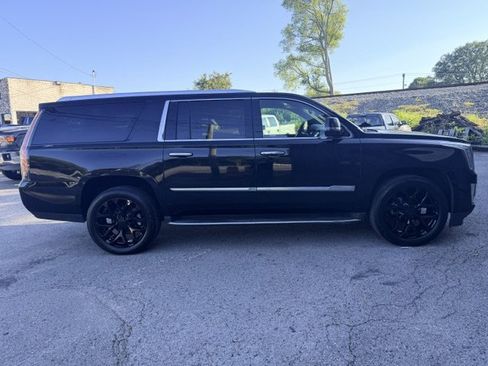 Used 2019 Cadillac Escalade ESV 2WD image 4