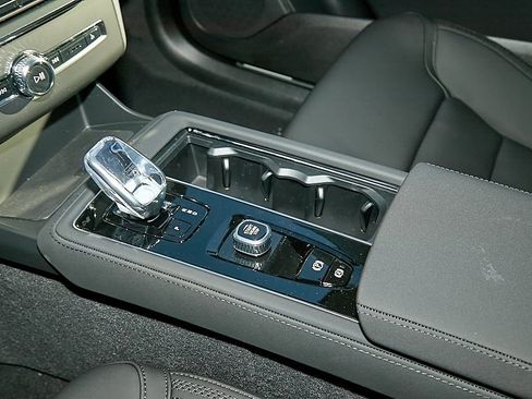 New 2026 Volvo XC90 B6 Plus w/ Protection Package image 15