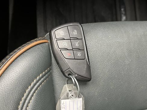 Certified 2025 GMC Yukon XL AT4 w/ AT4 Premium Package AWD/4WD image 32