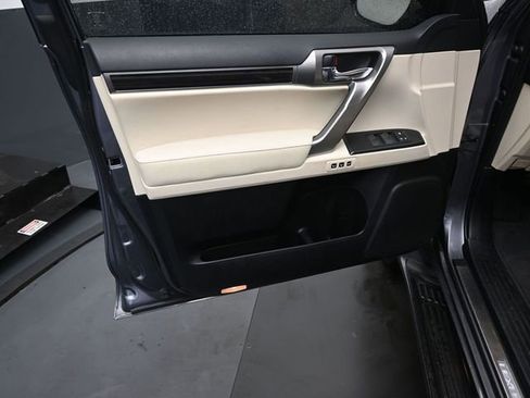 Used 2023 Lexus GX 460 Luxury w/ Sport Design Package AWD/4WD image 29
