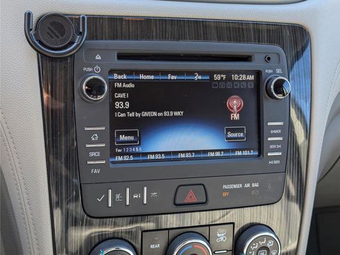 Used 2017 Chevrolet Traverse LT w/ Style and Technology Package image 25